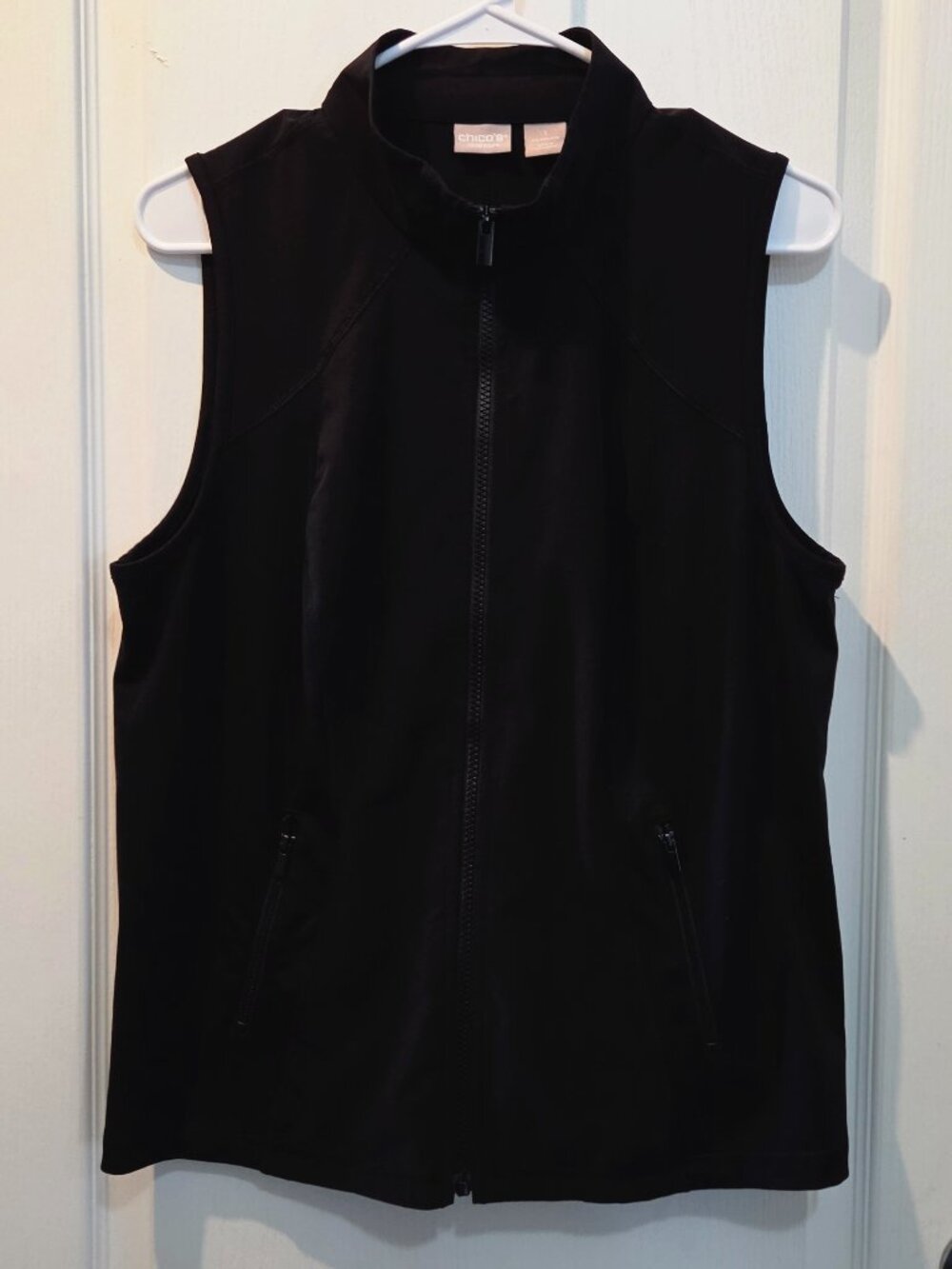 Chico's Zenergy Black Full-Zip Athletic Golf Vest Size 1 (US 8/10)